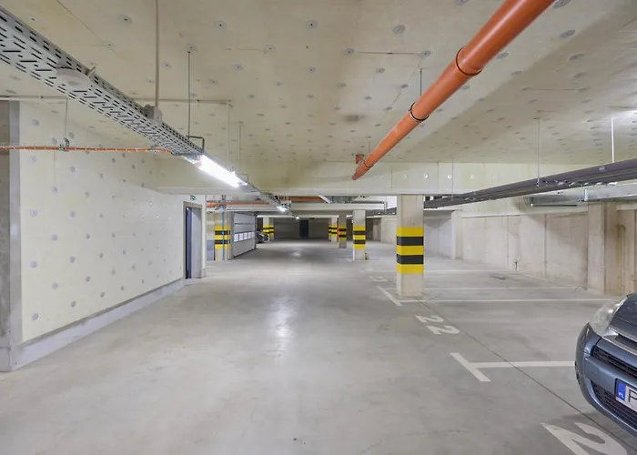 Spacious Family Apartment With Free Garage By Noclegi Renters