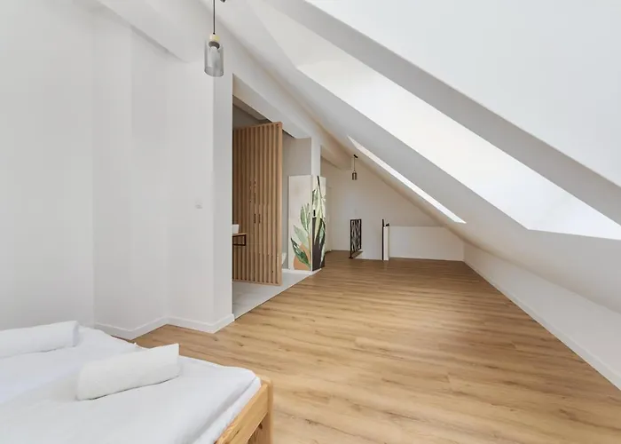Spacious Family Apartment With Free Garage By Noclegi Renters