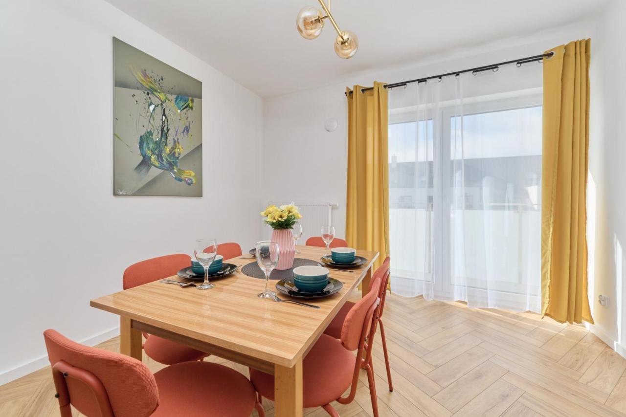 Spacious Family With Free Garage By Renters Wroclaw