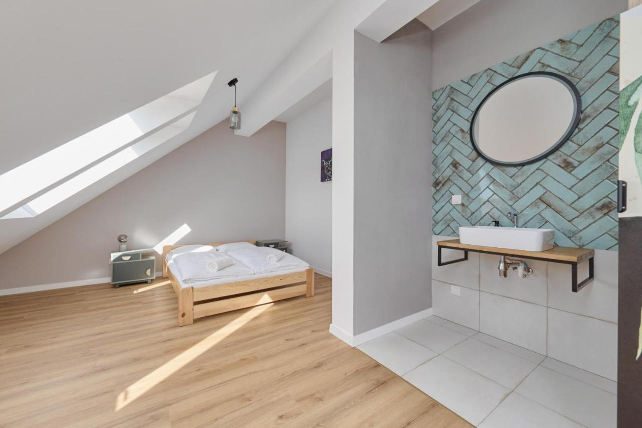 Apartment Spacious Family With Free Garage By Renters *