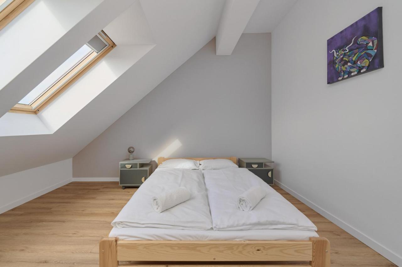 Spacious Family With Free Garage By Renters Apartment